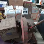 LOTE 501 - 01 BASE PARA POLICORTE E 01 FONTE. (NO ESTADO) ATENÇÃO! FAZER A VISITAÇÃO ANTES DE ARREMATAR, NÃO SABEMOS SE FUNCIONA. LEILÃO NÃO TEM GARANTIA E NEM DEVOLUÇÃO, SUJEITO A POSSÍVEIS AVARIAS VISÍVEIS/OCULTAS E/OU AUSÊNCIA DE COMPONENTES.