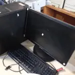 LOTE 327 - 01 CPU, 01 MONITOR E 01 TECLADO. (NO ESTADO) ATENÇÃO! FAZER A VISITAÇÃO ANTES DE ARREMATAR, NÃO SABEMOS SE FUNCIONA. LEILÃO NÃO TEM GARANTIA E NEM DEVOLUÇÃO, SUJEITO A POSSÍVEIS AVARIAS VISÍVEIS/OCULTAS E/OU AUSÊNCIA DE COMPONENTES.