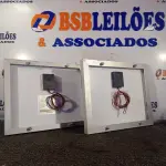LOTE 406 - 02 PAINÉIS SOLARES 18V 10W. (NO ESTADO) ATENÇÃO! FAZER A VISITAÇÃO ANTES DE ARREMATAR, NÃO SABEMOS SE FUNCIONA. LEILÃO NÃO TEM GARANTIA E NEM DEVOLUÇÃO, SUJEITO A POSSÍVEIS AVARIAS VISÍVEIS/OCULTAS E/OU AUSÊNCIA DE COMPONENTES.