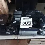 LOTE 303 - 05 PROJETORES MULTIMIDIA MARCAS E MODELOS DIVERSOS. (NO ESTADO) ATENÇÃO! FAZER A VISITAÇÃO ANTES DE ARREMATAR, NÃO SABEMOS SE FUNCIONA. LEILÃO NÃO TEM GARANTIA E NEM DEVOLUÇÃO, SUJEITO A POSSÍVEIS AVARIAS VISÍVEIS/OCULTAS E/OU AUSÊNCIA DE COMPONENTES.