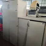 LOTE 273 - 02 ARMÁRIOS EM MADEIRA SENDO 01 BAIXO. (NO ESTADO) ATENÇÃO! FAZER A VISITAÇÃO ANTES DE ARREMATAR, NÃO SABEMOS SE FUNCIONA. LEILÃO NÃO TEM GARANTIA E NEM DEVOLUÇÃO, SUJEITO A POSSÍVEIS AVARIAS VISÍVEIS/OCULTAS E/OU AUSÊNCIA DE COMPONENTES.