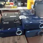 LOTE 436 - 06 PROJETORES MULTIMIDIA MARCAS E MODELOS DIVERSOS. (NO ESTADO) ATENÇÃO! FAZER A VISITAÇÃO ANTES DE ARREMATAR, NÃO SABEMOS SE FUNCIONA. LEILÃO NÃO TEM GARANTIA E NEM DEVOLUÇÃO, SUJEITO A POSSÍVEIS AVARIAS VISÍVEIS/OCULTAS E/OU AUSÊNCIA DE COMPONENTES.