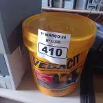 LOTE 410 - 01 BALDE DE VEDACIT, ADITIVO IMPERMEABILIZANTE PARA CONCRETOS E ARGAMASSAS. (NO ESTADO) ATENÇÃO! FAZER A VISITAÇÃO ANTES DE ARREMATAR, NÃO SABEMOS SE FUNCIONA. LEILÃO NÃO TEM GARANTIA E NEM DEVOLUÇÃO, SUJEITO A POSSÍVEIS AVARIAS VISÍVEIS/OCULTAS E/OU AUSÊNCIA DE COMPONENTES.