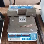 LOTE 421 - 01 BALANÇA DIGITAL E 01 MACACO JACARÉ 2TN. (NO ESTADO) ATENÇÃO! FAZER A VISITAÇÃO ANTES DE ARREMATAR, NÃO SABEMOS SE FUNCIONA. LEILÃO NÃO TEM GARANTIA E NEM DEVOLUÇÃO, SUJEITO A POSSÍVEIS AVARIAS VISÍVEIS/OCULTAS E/OU AUSÊNCIA DE COMPONENTES.
