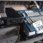 LOTE 232 - 02 APARELHOS DE DVD, 01 VIDEOCASSETE E 01 TECLADO, 02 CPU’S, 01 BASE DE MICROFONE E 03 GRAVADORES DE FITA CASSETE. (NO ESTADO) ATENÇÃO! FAZER A VISITAÇÃO ANTES DE ARREMATAR, NÃO SABEMOS SE FUNCIONA. LEILÃO NÃO TEM GARANTIA E NEM DEVOLUÇÃO, SUJEITO A POSSÍVEIS AVARIAS VISÍVEIS/OCULTAS E/OU AUSÊNCIA DE COMPONENTES.