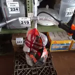 LOTE 219 - 01 ROÇADEIRA A GASOLINA MARCA STIHL MODELO FS-290 POTÊNCIA 2,7CV 62 CILINDRADAS (NOVA). (NO ESTADO) ATENÇÃO! FAZER A VISITAÇÃO ANTES DE ARREMATAR, NÃO SABEMOS SE FUNCIONA. LEILÃO NÃO TEM GARANTIA E NEM DEVOLUÇÃO, SUJEITO A POSSÍVEIS AVARIAS VISÍVEIS/OCULTAS E/OU AUSÊNCIA DE COMPONENTES.