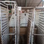LOTE 513 - 04 CARRINHOS PARA TRANSPORTE DE BANDEJAS. (NO ESTADO) ATENÇÃO! FAZER A VISITAÇÃO ANTES DE ARREMATAR, NÃO SABEMOS SE FUNCIONA. LEILÃO NÃO TEM GARANTIA E NEM DEVOLUÇÃO, SUJEITO A POSSÍVEIS AVARIAS VISÍVEIS/OCULTAS E/OU AUSÊNCIA DE COMPONENTES.