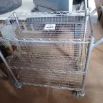 LOTE 482 - 01 CARRINHO PARA TRANSPORTE DE ALIMENTOS. (NO ESTADO) ATENÇÃO! FAZER A VISITAÇÃO ANTES DE ARREMATAR, NÃO SABEMOS SE FUNCIONA. LEILÃO NÃO TEM GARANTIA E NEM DEVOLUÇÃO, SUJEITO A POSSÍVEIS AVARIAS VISÍVEIS/OCULTAS E/OU AUSÊNCIA DE COMPONENTES.