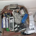 LOTE 165 - 01 LOTE COM MATERIAIS DE ESCRITÓRIO DIVERSOS. (NO ESTADO) ATENÇÃO! FAZER A VISITAÇÃO ANTES DE ARREMATAR, NÃO SABEMOS SE FUNCIONA. LEILÃO NÃO TEM GARANTIA E NEM DEVOLUÇÃO, SUJEITO A POSSÍVEIS AVARIAS VISÍVEIS/OCULTAS E/OU AUSÊNCIA DE COMPONENTES.