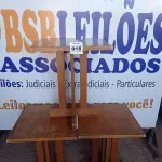 LOTE 018 - 04 MESAS DE MADEIRA MEDINDO 60CMX60CM(NO ESTADO, NÃO SABEMOS SE FUNCIONA. LEILÃO NÃO TEM GARANTIA E NEM DEVOLUÇÃO).