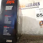 LOTE 050 - 01 PARAFUSADEIRA SKIL 3.6V BRCH 220V. (NOVO) (NO ESTADO) ATENÇÃO! FAZER A VISITAÇÃO ANTES DE ARREMATAR, NÃO SABEMOS SE FUNCIONA. LEILÃO NÃO TEM GARANTIA E NEM DEVOLUÇÃO, SUJEITO A POSSÍVEIS AVARIAS VISÍVEIS/OCULTAS E/OU AUSÊNCIA DE COMPONENTES.