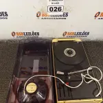 LOTE 026 - 01 TOCA DISCOS ANTIGO. (NO ESTADO) ATENÇÃO! FAZER A VISITAÇÃO ANTES DE ARREMATAR, NÃO SABEMOS SE FUNCIONA. LEILÃO NÃO TEM GARANTIA E NEM DEVOLUÇÃO, SUJEITO A POSSÍVEIS AVARIAS VISÍVEIS/OCULTAS E/OU AUSÊNCIA DE COMPONENTES.