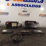 LOTE 004 - 01 WALKMAN E 04 RÁDIOS MARCAS E MODELOS DIVERSOS. (NO ESTADO) ATENÇÃO! FAZER A VISITAÇÃO ANTES DE ARREMATAR, NÃO SABEMOS SE FUNCIONA. LEILÃO NÃO TEM GARANTIA E NEM DEVOLUÇÃO, SUJEITO A POSSÍVEIS AVARIAS VISÍVEIS/OCULTAS E/OU AUSÊNCIA DE COMPONENTES.