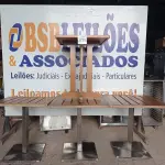 LOTE 035 - 03 MESAS COM TAMPO EM MADEIRA E PÉS DE FERRO 70CMX70CM, SENDO 01SEM O TAMPO. (NO ESTADO, NÃO SABEMOS SE FUNCIONA. LEILÃO NÃO TEM GARANTIA E NEM DEVOLUÇÃO).