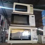 LOTE 059 - 03 MICRO-ONDAS MARCAS E MODELOS DIVERSOS. (NO ESTADO) ATENÇÃO! FAZER A VISITAÇÃO ANTES DE ARREMATAR, NÃO SABEMOS SE FUNCIONA. LEILÃO NÃO TEM GARANTIA E NEM DEVOLUÇÃO, SUJEITO A POSSÍVEIS AVARIAS VISÍVEIS/OCULTAS E/OU AUSÊNCIA DE COMPONENTES.
