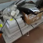 LOTE 041 - 01 LOTE COM VÁRIAS LUMINÁRIAS MARCAS E MODELOS DIVERSOS. (NO ESTADO) ATENÇÃO! FAZER A VISITAÇÃO ANTES DE ARREMATAR, NÃO SABEMOS SE FUNCIONA. LEILÃO NÃO TEM GARANTIA E NEM DEVOLUÇÃO, SUJEITO A POSSÍVEIS AVARIAS VISÍVEIS/OCULTAS E/OU AUSÊNCIA DE COMPONENTES.