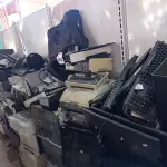 LOTE 550 - 01 LOTE DE SUCATAS DE IMPRESSORAS E MATERIAIS DIVERSOS. (NO ESTADO) ATENÇÃO! FAZER A VISITAÇÃO ANTES DE ARREMATAR, NÃO SABEMOS SE FUNCIONA. LEILÃO NÃO TEM GARANTIA E NEM DEVOLUÇÃO, SUJEITO A POSSÍVEIS AVARIAS VISÍVEIS/OCULTAS E/OU AUSÊNCIA DE COMPONENTES.
