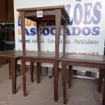 LOTE 039 - 04 MESAS DE MADEIRA MEDINDO 80CMX80CM. (NO ESTADO, NÃO SABEMOS SE FUNCIONA. LEILÃO NÃO TEM GARANTIA E NEM DEVOLUÇÃO).