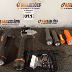 LOTE 011 - 01 FERRO DE PASSAR, 01 APARELHO DE MEDIR GLICEMIA E VÁRIAS LANTERNAS MARCAS E MODELOS DIVERSOS. (NO ESTADO) ATENÇÃO! FAZER A VISITAÇÃO ANTES DE ARREMATAR, NÃO SABEMOS SE FUNCIONA. LEILÃO NÃO TEM GARANTIA E NEM DEVOLUÇÃO, SUJEITO A POSSÍVEIS AVARIAS VISÍVEIS/OCULTAS E/OU AUSÊNCIA DE COMPONENTES.