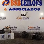 LOTE 014 - 01 BARBEADOR E 03 MÁQUINAS DE CORTAR CABELO MARCAS E MODELOS DIVERSOS. (NO ESTADO) ATENÇÃO! FAZER A VISITAÇÃO ANTES DE ARREMATAR, NÃO SABEMOS SE FUNCIONA. LEILÃO NÃO TEM GARANTIA E NEM DEVOLUÇÃO, SUJEITO A POSSÍVEIS AVARIAS VISÍVEIS/OCULTAS E/OU AUSÊNCIA DE COMPONENTES.