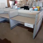 LOTE 530 - 01 BAIA PARA ESCRITORIO COM 04 LUGARES. (NO ESTADO) ATENÇÃO! FAZER A VISITAÇÃO ANTES DE ARREMATAR, NÃO SABEMOS SE FUNCIONA. LEILÃO NÃO TEM GARANTIA E NEM DEVOLUÇÃO, SUJEITO A POSSÍVEIS AVARIAS VISÍVEIS/OCULTAS E/OU AUSÊNCIA DE COMPONENTES.