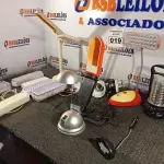 LOTE 019 - 01 LOTE COM VÁRIAS LUMINÁRIAS MARCAS E MODELOS DIVERSOS. (NO ESTADO) ATENÇÃO! FAZER A VISITAÇÃO ANTES DE ARREMATAR, NÃO SABEMOS SE FUNCIONA. LEILÃO NÃO TEM GARANTIA E NEM DEVOLUÇÃO, SUJEITO A POSSÍVEIS AVARIAS VISÍVEIS/OCULTAS E/OU AUSÊNCIA DE COMPONENTES.