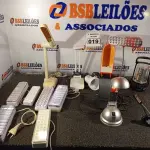 LOTE 019 - 01 LOTE COM VÁRIAS LUMINÁRIAS MARCAS E MODELOS DIVERSOS. (NO ESTADO) ATENÇÃO! FAZER A VISITAÇÃO ANTES DE ARREMATAR, NÃO SABEMOS SE FUNCIONA. LEILÃO NÃO TEM GARANTIA E NEM DEVOLUÇÃO, SUJEITO A POSSÍVEIS AVARIAS VISÍVEIS/OCULTAS E/OU AUSÊNCIA DE COMPONENTES.