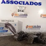 LOTE 014 - 01 BARBEADOR E 03 MÁQUINAS DE CORTAR CABELO MARCAS E MODELOS DIVERSOS. (NO ESTADO) ATENÇÃO! FAZER A VISITAÇÃO ANTES DE ARREMATAR, NÃO SABEMOS SE FUNCIONA. LEILÃO NÃO TEM GARANTIA E NEM DEVOLUÇÃO, SUJEITO A POSSÍVEIS AVARIAS VISÍVEIS/OCULTAS E/OU AUSÊNCIA DE COMPONENTES.