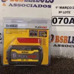 LOTE 070 - 01 BATERIA DE ION DE LÍTIO DE 20V-60V MÁXIMA COM INDICADOR DE CARGA MARCA DEWALT 6AH MODELO DCB606. (NOVO) (NO ESTADO) ATENÇÃO! FAZER A VISITAÇÃO ANTES DE ARREMATAR, NÃO SABEMOS SE FUNCIONA. LEILÃO NÃO TEM GARANTIA E NEM DEVOLUÇÃO, SUJEITO A POSSÍVEIS AVARIAS VISÍVEIS/OCULTAS E/OU AUSÊNCIA DE COMPONENTES.