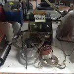 LOTE 093 - 01 MÁQUINA DE ESCREVER E 03 FOGAREIROS ANTIGOS. (NO ESTADO) ATENÇÃO! FAZER A VISITAÇÃO ANTES DE ARREMATAR, NÃO SABEMOS SE FUNCIONA. LEILÃO NÃO TEM GARANTIA E NEM DEVOLUÇÃO, SUJEITO A POSSÍVEIS AVARIAS VISÍVEIS/OCULTAS E/OU AUSÊNCIA DE COMPONENTES.