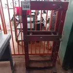 LOTE 558 - 01 BASE PARA PRENSA HIDRAULICA. (NO ESTADO) ATENÇÃO! FAZER A VISITAÇÃO ANTES DE ARREMATAR, NÃO SABEMOS SE FUNCIONA. LEILÃO NÃO TEM GARANTIA E NEM DEVOLUÇÃO, SUJEITO A POSSÍVEIS AVARIAS VISÍVEIS/OCULTAS E/OU AUSÊNCIA DE COMPONENTES.