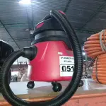 LOTE 051 - 01 ASPIRADOR DE PÓ MARCA ELECTROLUX. (NO ESTADO) ATENÇÃO! FAZER A VISITAÇÃO ANTES DE ARREMATAR, NÃO SABEMOS SE FUNCIONA. LEILÃO NÃO TEM GARANTIA E NEM DEVOLUÇÃO, SUJEITO A POSSÍVEIS AVARIAS VISÍVEIS/OCULTAS E/OU AUSÊNCIA DE COMPONENTES.
