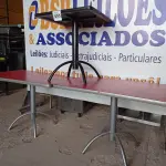LOTE 053 - 03 MESAS DE MADEIRA E PÉS DE FERRO MEDIDAS VARIADAS. (NO ESTADO, NÃO SABEMOS SE FUNCIONA. LEILÃO NÃO TEM GARANTIA E NEM DEVOLUÇÃO).
