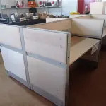 LOTE 530 - 01 BAIA PARA ESCRITORIO COM 04 LUGARES. (NO ESTADO) ATENÇÃO! FAZER A VISITAÇÃO ANTES DE ARREMATAR, NÃO SABEMOS SE FUNCIONA. LEILÃO NÃO TEM GARANTIA E NEM DEVOLUÇÃO, SUJEITO A POSSÍVEIS AVARIAS VISÍVEIS/OCULTAS E/OU AUSÊNCIA DE COMPONENTES.