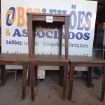 LOTE 022 - 04 MESAS EM MADEIRA MEDINDO 80X80CM. (NO ESTADO, NÃO SABEMOS SE FUNCIONA. LEILÃO NÃO TEM GARANTIA E NEM DEVOLUÇÃO).