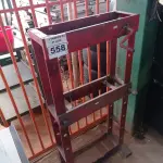 LOTE 558 - 01 BASE PARA PRENSA HIDRAULICA. (NO ESTADO) ATENÇÃO! FAZER A VISITAÇÃO ANTES DE ARREMATAR, NÃO SABEMOS SE FUNCIONA. LEILÃO NÃO TEM GARANTIA E NEM DEVOLUÇÃO, SUJEITO A POSSÍVEIS AVARIAS VISÍVEIS/OCULTAS E/OU AUSÊNCIA DE COMPONENTES.