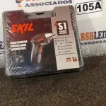 LOTE 105 - 01 PARAFUSADEIRA 220V SKIL +51 ACESSÓRIOS 4,8V. (NOVO) (NO ESTADO) ATENÇÃO! FAZER A VISITAÇÃO ANTES DE ARREMATAR, NÃO SABEMOS SE FUNCIONA. LEILÃO NÃO TEM GARANTIA E NEM DEVOLUÇÃO, SUJEITO A POSSÍVEIS AVARIAS VISÍVEIS/OCULTAS E/OU AUSÊNCIA DE COMPONENTES.
