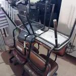 LOTE 551 - 02 CADEIRAS PÉS FIXOS E 03 GIRATÓRIAS. (NO ESTADO) ATENÇÃO! FAZER A VISITAÇÃO ANTES DE ARREMATAR, NÃO SABEMOS SE FUNCIONA. LEILÃO NÃO TEM GARANTIA E NEM DEVOLUÇÃO, SUJEITO A POSSÍVEIS AVARIAS VISÍVEIS/OCULTAS E/OU AUSÊNCIA DE COMPONENTES.