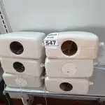 LOTE 547 - 06 CAIXAS DE DESCARGA.  (NO ESTADO) ATENÇÃO! FAZER A VISITAÇÃO ANTES DE ARREMATAR, NÃO SABEMOS SE FUNCIONA. LEILÃO NÃO TEM GARANTIA E NEM DEVOLUÇÃO, SUJEITO A POSSÍVEIS AVARIAS VISÍVEIS/OCULTAS E/OU AUSÊNCIA DE COMPONENTES.