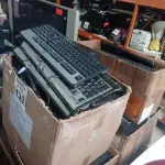 LOTE 133 - 01 LOTE COM GRANDE QUANTIDADE DE TECLADOS PARA PC MARCAS E MODELOS DIVERSOS. (NO ESTADO) ATENÇÃO! FAZER A VISITAÇÃO ANTES DE ARREMATAR, NÃO SABEMOS SE FUNCIONA. LEILÃO NÃO TEM GARANTIA E NEM DEVOLUÇÃO, SUJEITO A POSSÍVEIS AVARIAS VISÍVEIS/OCULTAS E/OU AUSÊNCIA DE COMPONENTES.