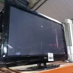 LOTE 089 - 01 TV LG 42” POL PARA RETIRADA DE PEÇAS. (NO ESTADO) ATENÇÃO! FAZER A VISITAÇÃO ANTES DE ARREMATAR, NÃO SABEMOS SE FUNCIONA. LEILÃO NÃO TEM GARANTIA E NEM DEVOLUÇÃO, SUJEITO A POSSÍVEIS AVARIAS VISÍVEIS/OCULTAS E/OU AUSÊNCIA DE COMPONENTES.
