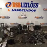 LOTE 022 - 01 LOTE COM VÁRIOS APARELHOS DE TELEFONE MARCAS E MODELOS DIVERSOS. (NO ESTADO) ATENÇÃO! FAZER A VISITAÇÃO ANTES DE ARREMATAR, NÃO SABEMOS SE FUNCIONA. LEILÃO NÃO TEM GARANTIA E NEM DEVOLUÇÃO, SUJEITO A POSSÍVEIS AVARIAS VISÍVEIS/OCULTAS E/OU AUSÊNCIA DE COMPONENTES.