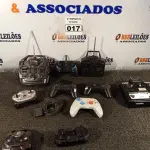 LOTE 017 - 01 LOTE COM CONTROLES DIVERSOS. (NO ESTADO) ATENÇÃO! FAZER A VISITAÇÃO ANTES DE ARREMATAR, NÃO SABEMOS SE FUNCIONA. LEILÃO NÃO TEM GARANTIA E NEM DEVOLUÇÃO, SUJEITO A POSSÍVEIS AVARIAS VISÍVEIS/OCULTAS E/OU AUSÊNCIA DE COMPONENTES.