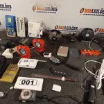 LOTE 001 - 01 LOTE COM ELETRÔNICOS DIVERSOS. (NO ESTADO) ATENÇÃO! FAZER A VISITAÇÃO ANTES DE ARREMATAR, NÃO SABEMOS SE FUNCIONA. LEILÃO NÃO TEM GARANTIA E NEM DEVOLUÇÃO, SUJEITO A POSSÍVEIS AVARIAS VISÍVEIS/OCULTAS E/OU AUSÊNCIA DE COMPONENTES.