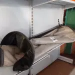 LOTE 545 - 01 CAPOTA MARÍTIMA. (NO ESTADO) ATENÇÃO! FAZER A VISITAÇÃO ANTES DE ARREMATAR, NÃO SABEMOS SE FUNCIONA. LEILÃO NÃO TEM GARANTIA E NEM DEVOLUÇÃO, SUJEITO A POSSÍVEIS AVARIAS VISÍVEIS/OCULTAS E/OU AUSÊNCIA DE COMPONENTES.