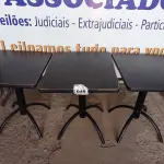LOTE 049 - 03 MESAS DE MADEIRA E PÉS DE FERRO MEDIDAS VARIADAS. (NO ESTADO, NÃO SABEMOS SE FUNCIONA. LEILÃO NÃO TEM GARANTIA E NEM DEVOLUÇÃO).