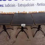 LOTE 050 - 03 MESAS DE MADEIRA E PÉS DE FERRO MEDIDAS VARIADAS. (NO ESTADO, NÃO SABEMOS SE FUNCIONA. LEILÃO NÃO TEM GARANTIA E NEM DEVOLUÇÃO).