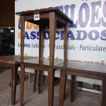 LOTE 041 - 04 MESAS DE MADEIRA MEDINDO 80CMX80CM. (NO ESTADO, NÃO SABEMOS SE FUNCIONA. LEILÃO NÃO TEM GARANTIA E NEM DEVOLUÇÃO).