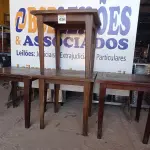 LOTE 020 - 04 MESAS EM MADEIRA MEDINDO 80X80CM. (NO ESTADO, NÃO SABEMOS SE FUNCIONA. LEILÃO NÃO TEM GARANTIA E NEM DEVOLUÇÃO).