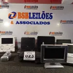 LOTE 023 - 01 LOTE COM ELETRÔNICOS DIVERSOS. (NO ESTADO) ATENÇÃO! FAZER A VISITAÇÃO ANTES DE ARREMATAR, NÃO SABEMOS SE FUNCIONA. LEILÃO NÃO TEM GARANTIA E NEM DEVOLUÇÃO, SUJEITO A POSSÍVEIS AVARIAS VISÍVEIS/OCULTAS E/OU AUSÊNCIA DE COMPONENTES.